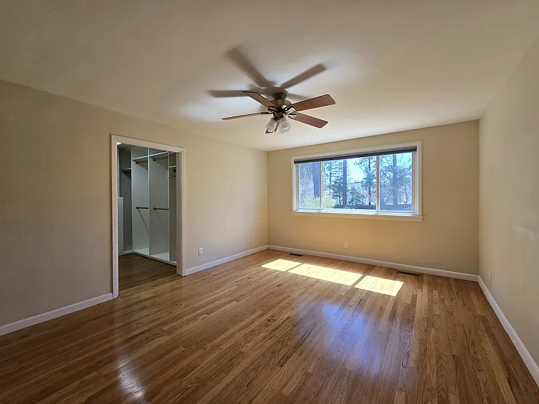 4557 Trinity Dr — Photo 17