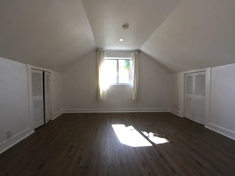 335 1/2 N Avenue 53 — Photo 10