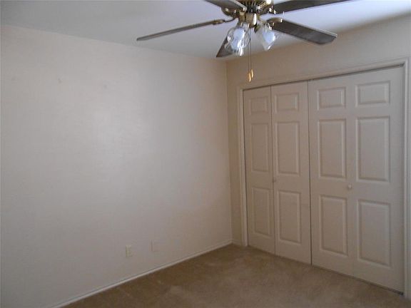 4th image of 2416 Lakeview Cir #2418