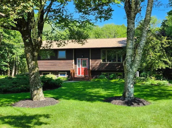 6 Cedar Ct, Middle Sackville, NS B4E 3B1