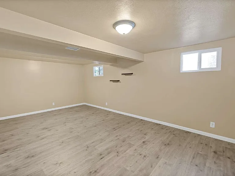 1401 Sanderson Ave — Photo 23
