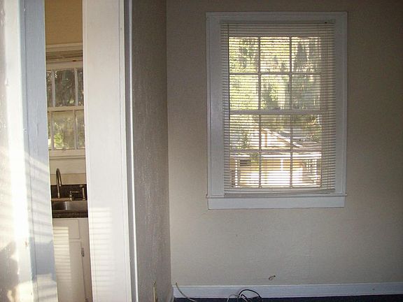 5th image of 912 Lilly St #912