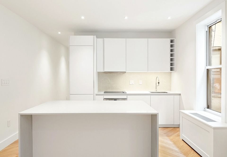1st image of 336 W 95th St #72