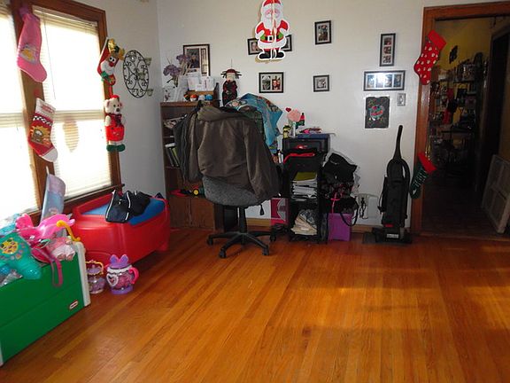 4th image of 3004 Clarence Ave