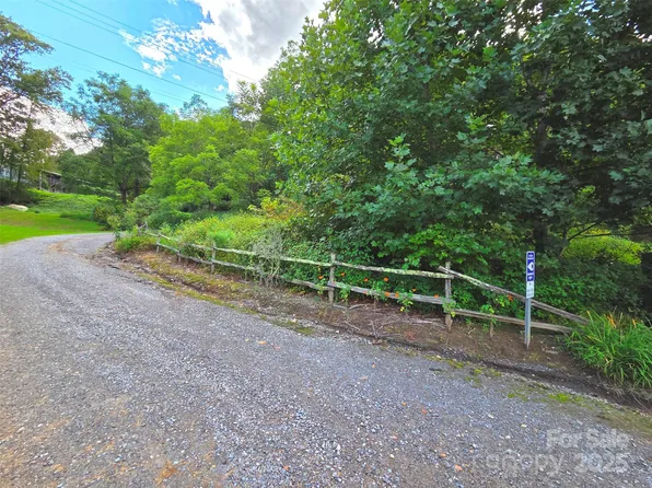 46 Flora Ln, Waynesville, NC 28785