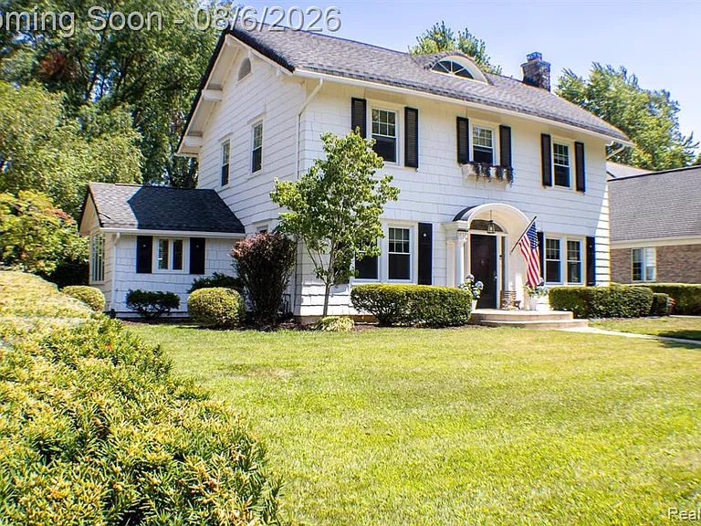 1010 Kensington Ave — Photo 3