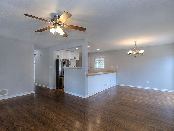 3rd image of 4103 Auburn Rd