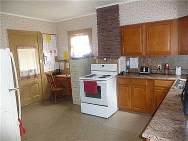5th image of 211 E Shenango St
