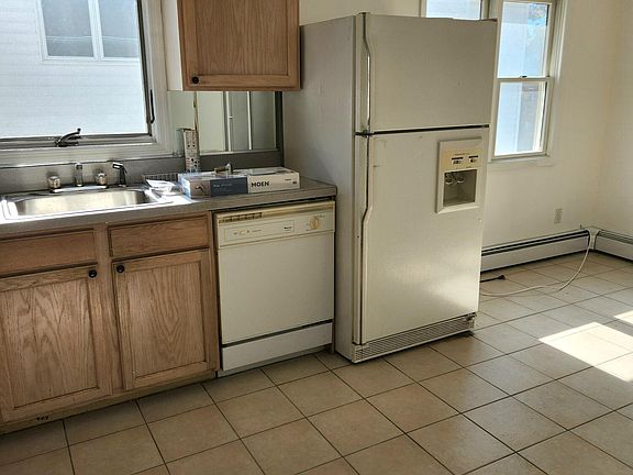 3rd image of 80 Gaynor St