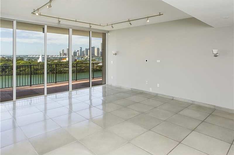 1st image of 1000 Venetian Way APT 1003