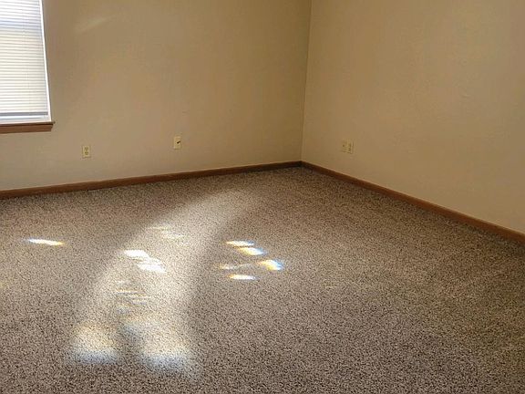 5th image of 185 Westhaven Dr #185