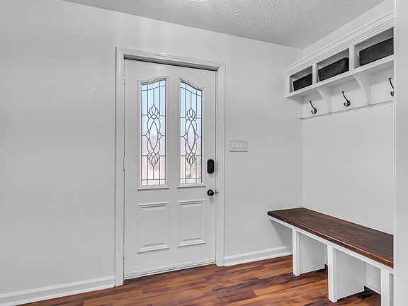 5th image of 1000 Chickadee Ct