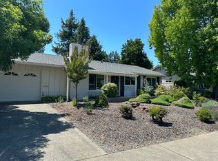 6836 Oakmont Dr, Santa Rosa, CA 95409