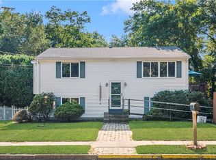 11 Hunts River Ct, Warwick, RI 02818