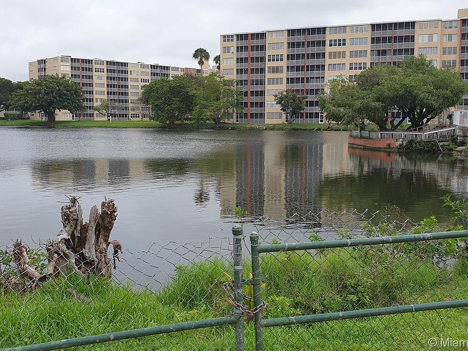 2nd image of 1719 NE Miami Gardens Dr APT 133