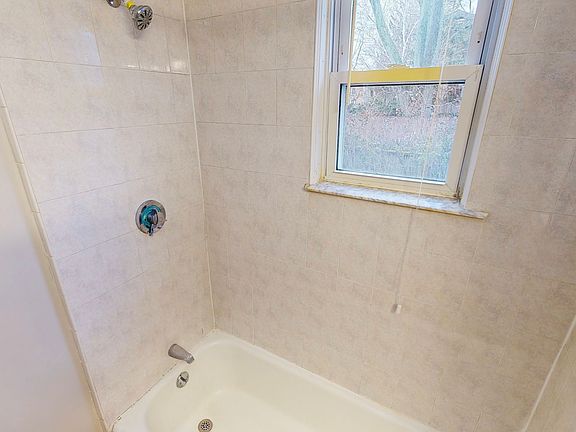 2nd image of 431 Franklin St #1L