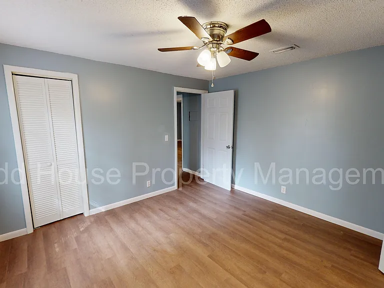 703 Simmons St — Photo 15