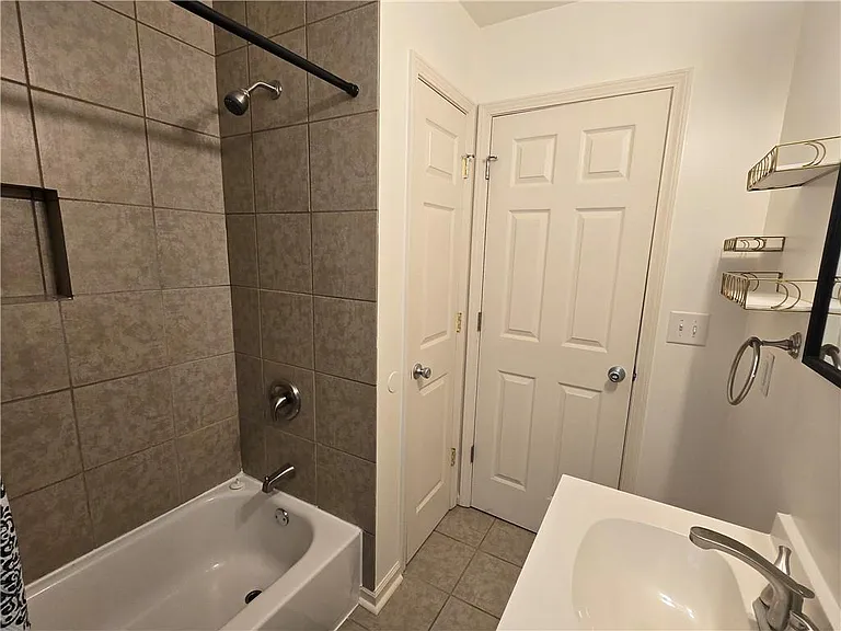 1400 Hidden Circle Dr — Photo 18
