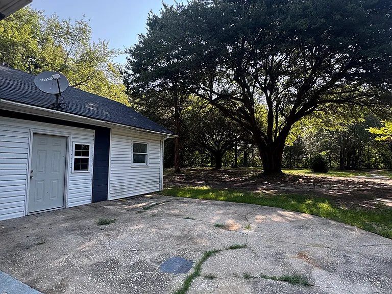 1084 Forbes Ln — Photo 20