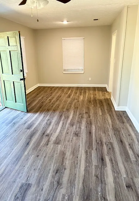 3 bed, 988 sqft, $1,000 — Photo 2