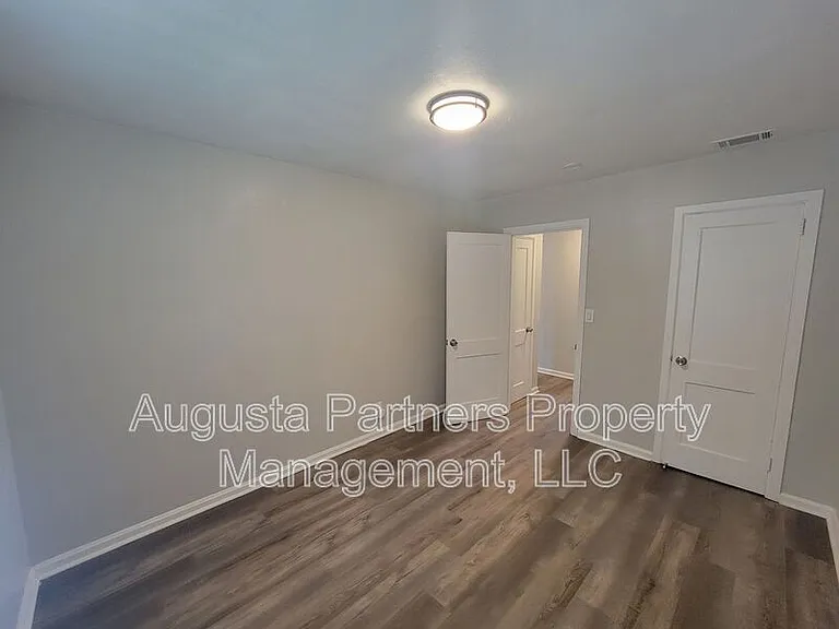 110 3rd St #D — Photo 11