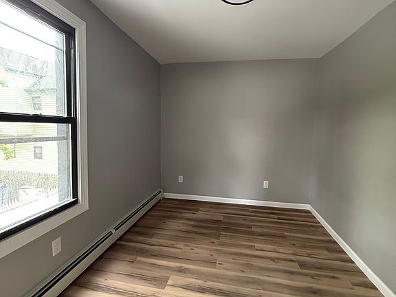 5th image of 128 Campbell Ave Floor 1