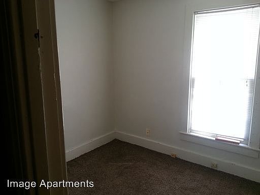 3rd image of 122 N Grove Ave
