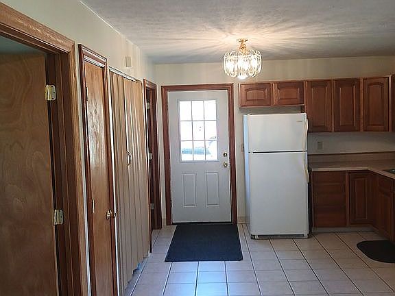 3rd image of 1605 Lillibridge Rd