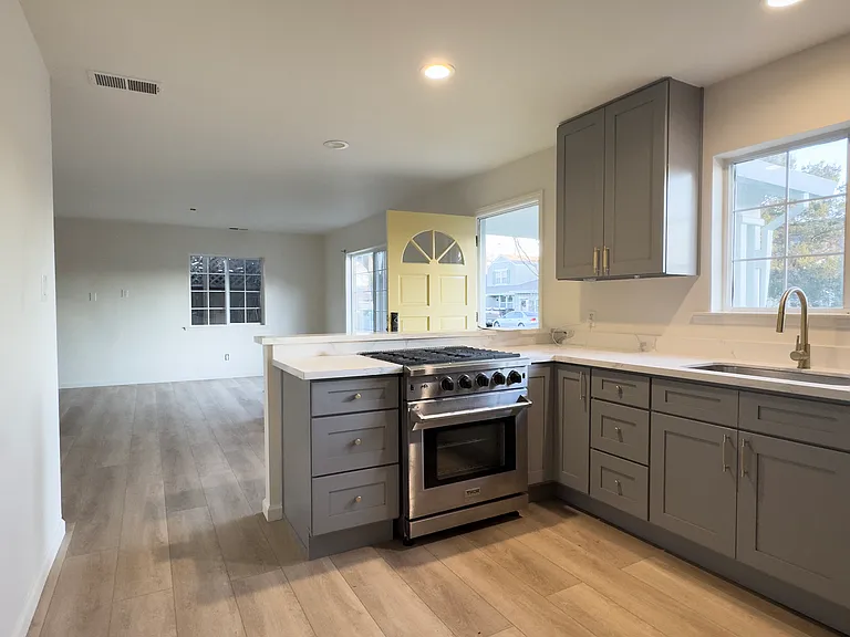 540 W Spain St — Photo 9
