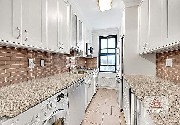 5th image of 350 E 54th St APT 4D