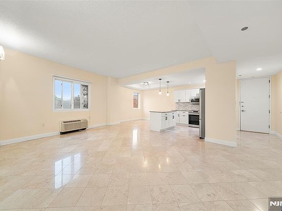 3rd image of 399 11th St APT 206