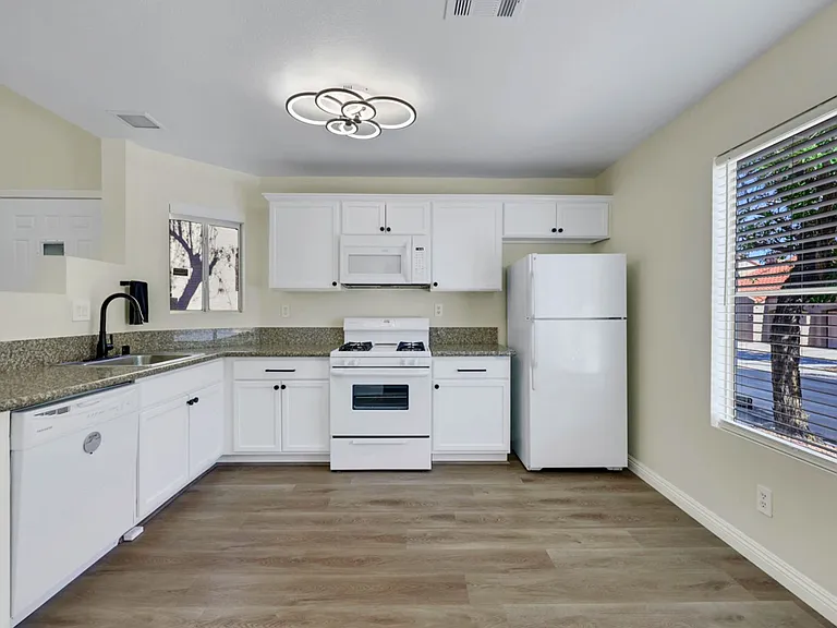 1713 Empire Mine Dr — Photo 2