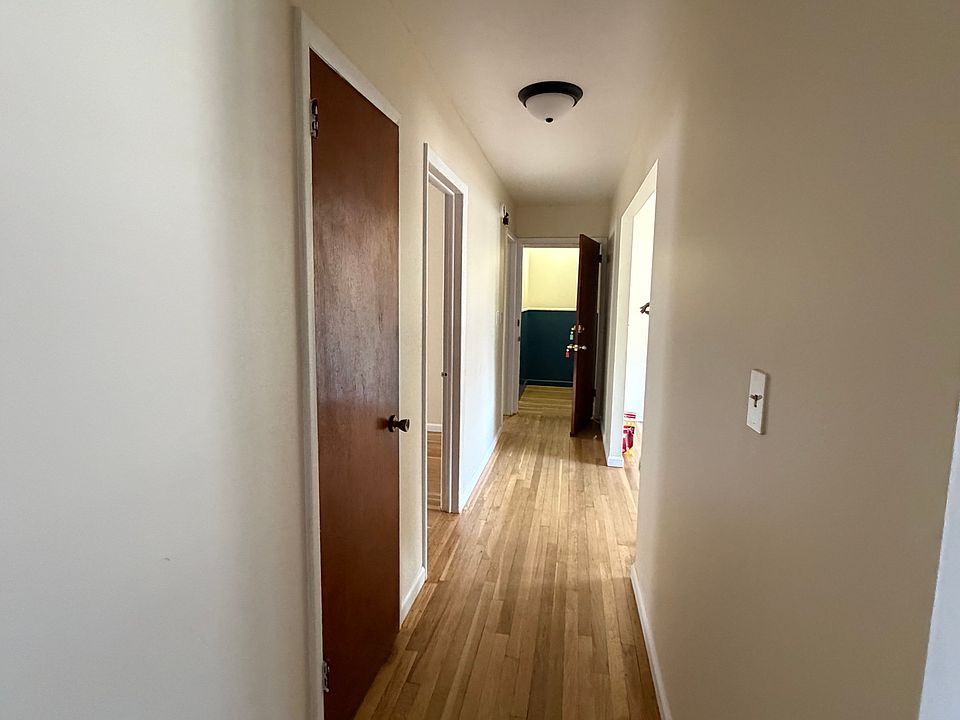 1st image of 204 E 235th St Floor 2