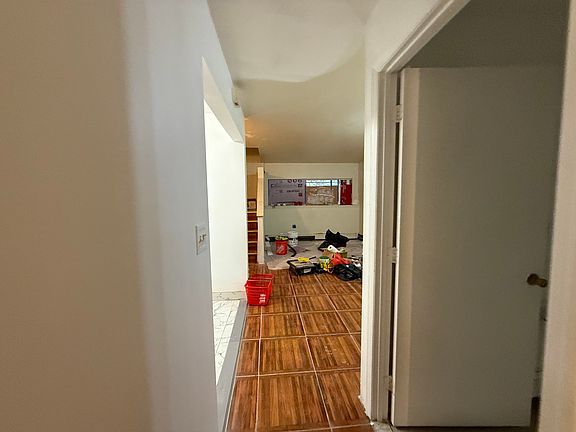 5th image of 466 Howard Ave Unit 1