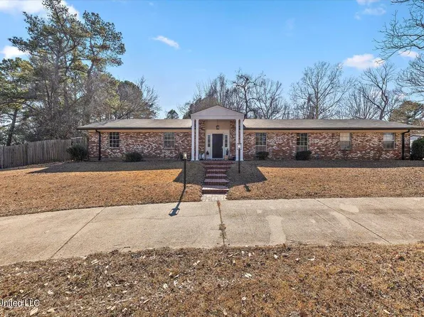 202 E Pecan Tree Ln, Vicksburg, MS 39183