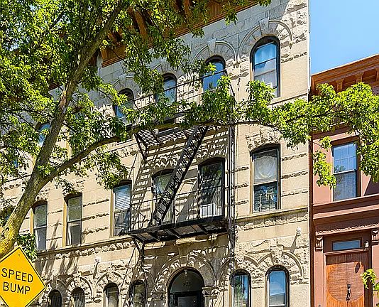 5th image of 823 Hancock St APT 3B