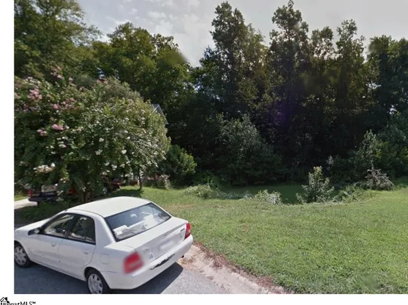 104 Stone Brook Ct, Taylors, SC 29687