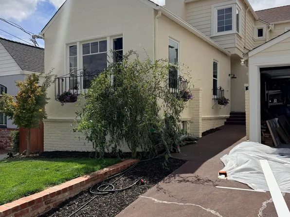 5327 Brann St, Oakland, CA 94619