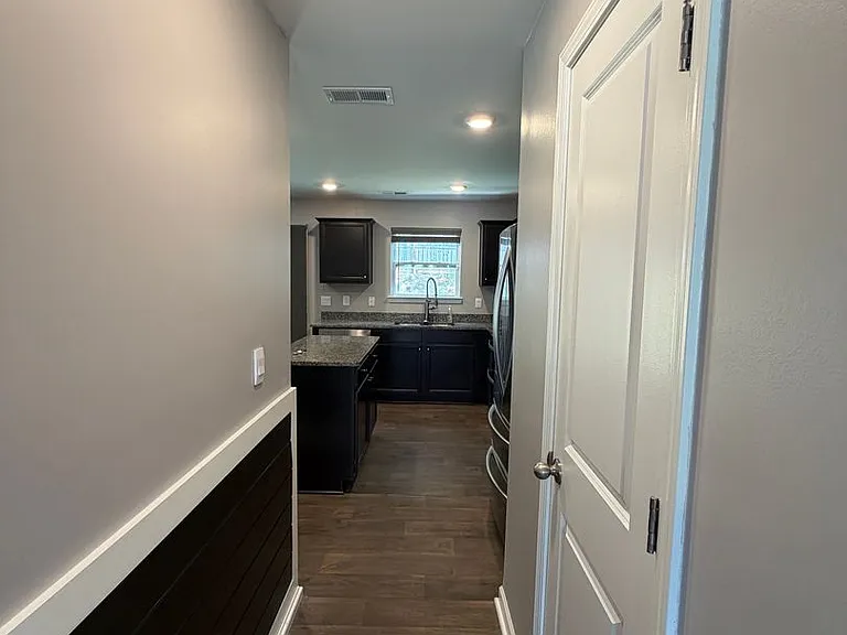 220 Roper St — Photo 6