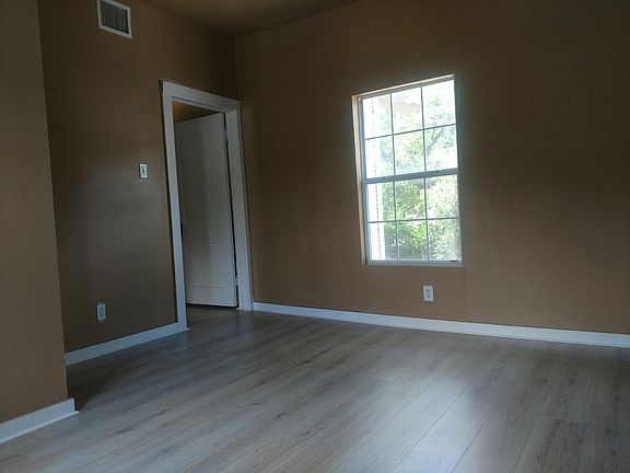 4th image of 1531 W Kings Hwy #1533