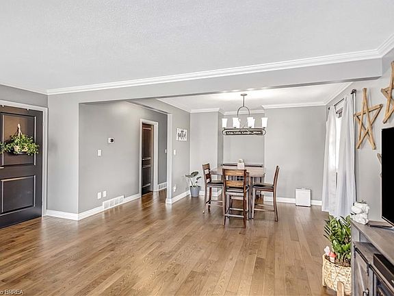 5th image of 15 Blueridge Cres