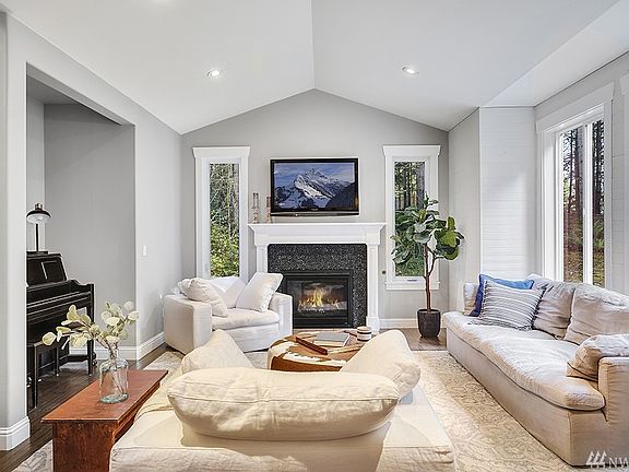 4th image of 8583 Cherry Orchard Ln NE