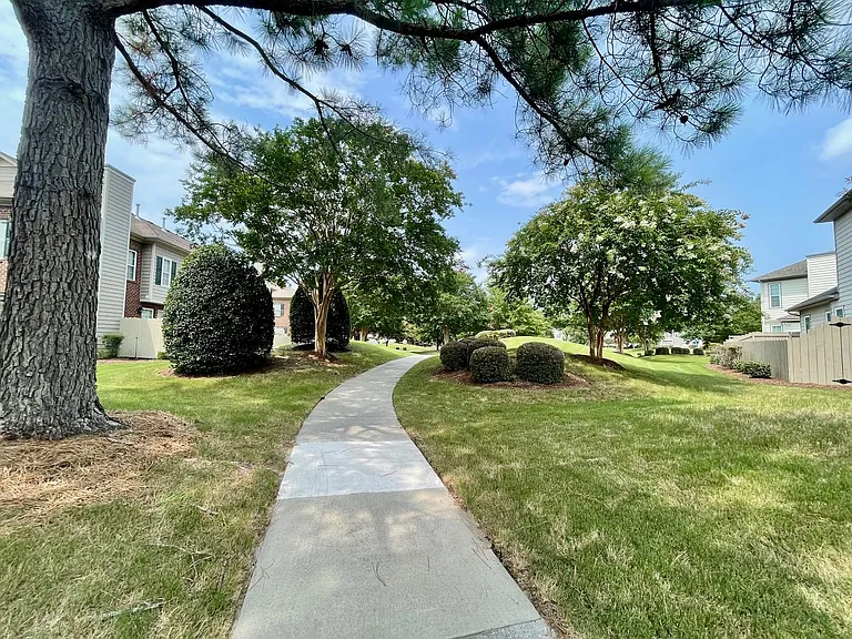 1173 Farrcroft Way — Photo 4