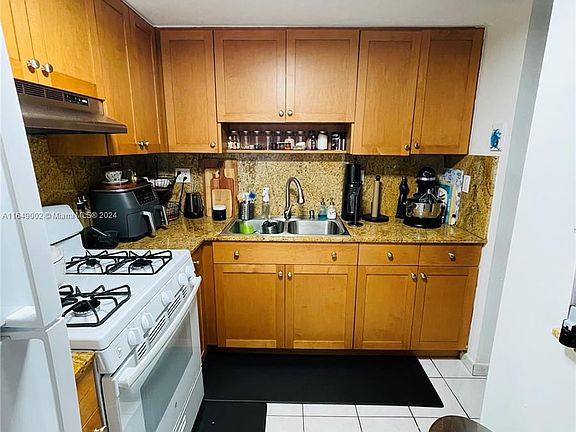 5th image of 2539 S Bayshore Dr APT 320A