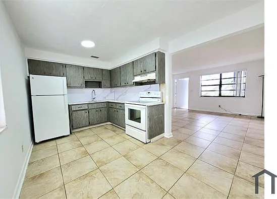 2 bed, 800 sqft, $2,100 — Photo 2