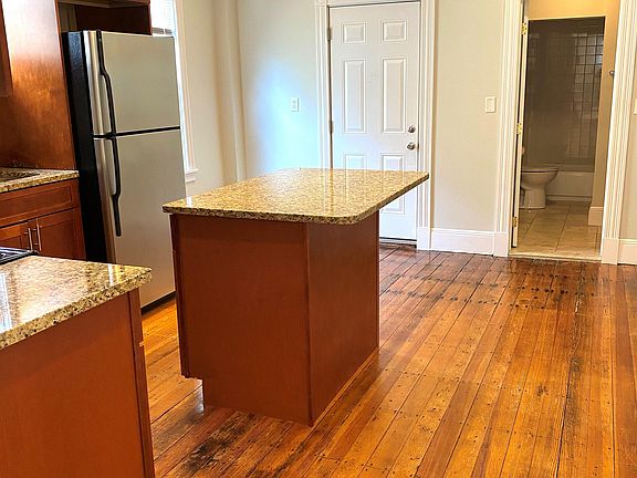 3rd image of 32 Forbes St #2