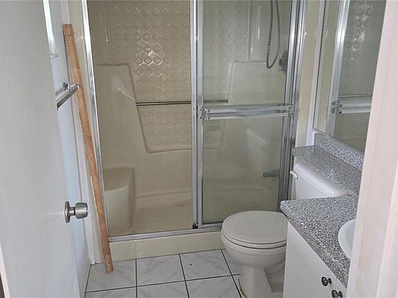 5th image of 213 RUBENS DRIVE #H