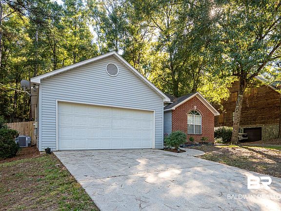 3rd image of 136 Donna Cir