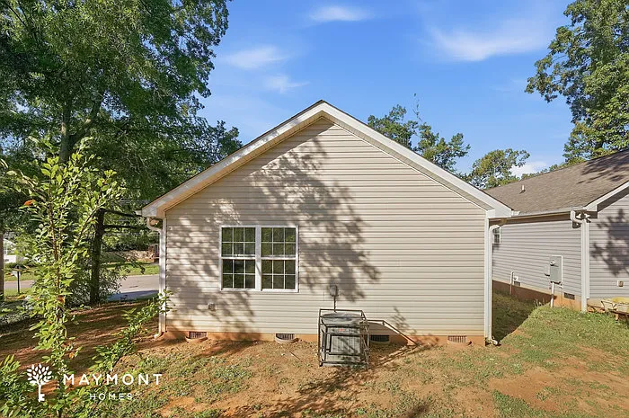 3 bed, 2.0 bath, 1128 sqft, $1,675 — Photo 2
