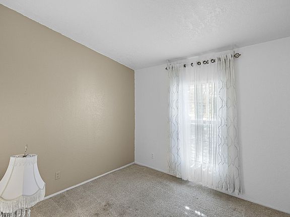 5th image of 25 Sunflower Ln